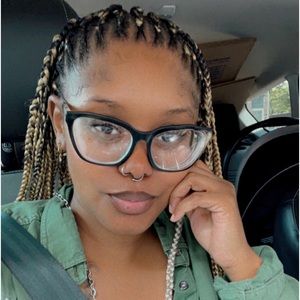 Meet your Posher, Brittney